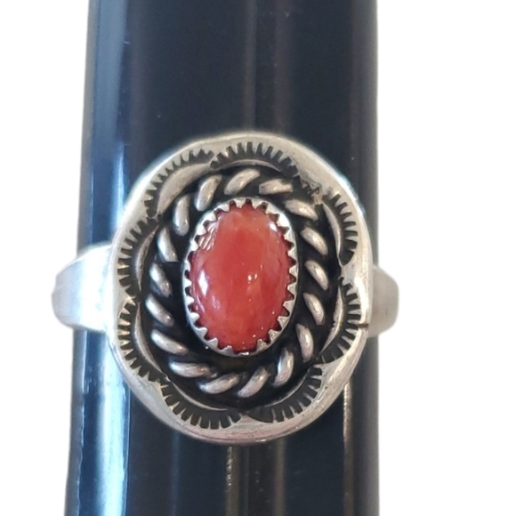 Vintage Coral Silver Ring - Picture 11 of 13